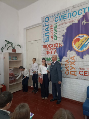 2 декабря в Тарасовском районе состоялось мероприятие "Добро фестиваль" Участие приняла ученица 11 класса Зазвонова Карина